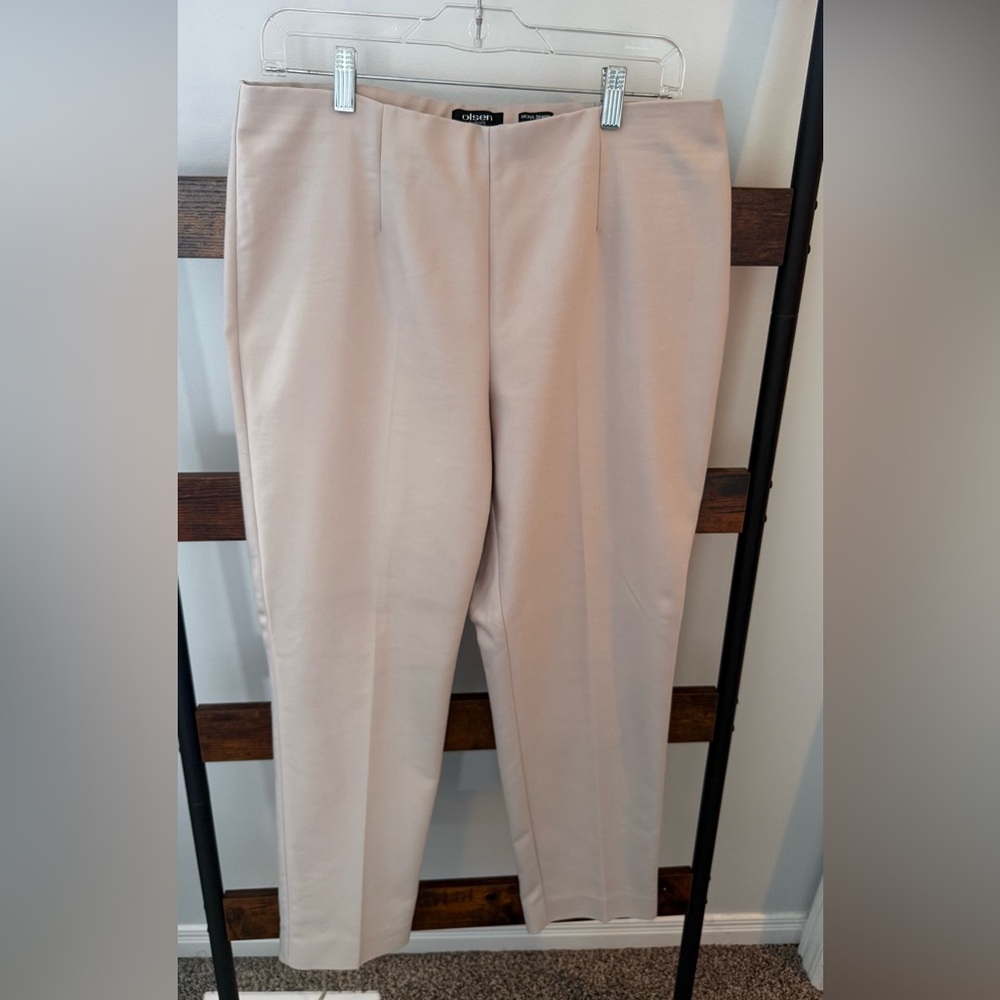 Women's Tailored High-Waist Trousers in Light Beige
